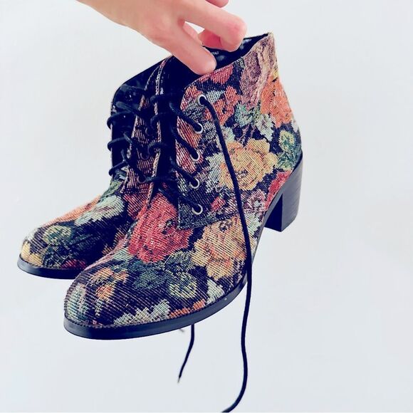 DIBA London Floral Tapestry Lace-Up Boots – Size 7.5 – Heeled Victorian Style - Picture 4 of 5